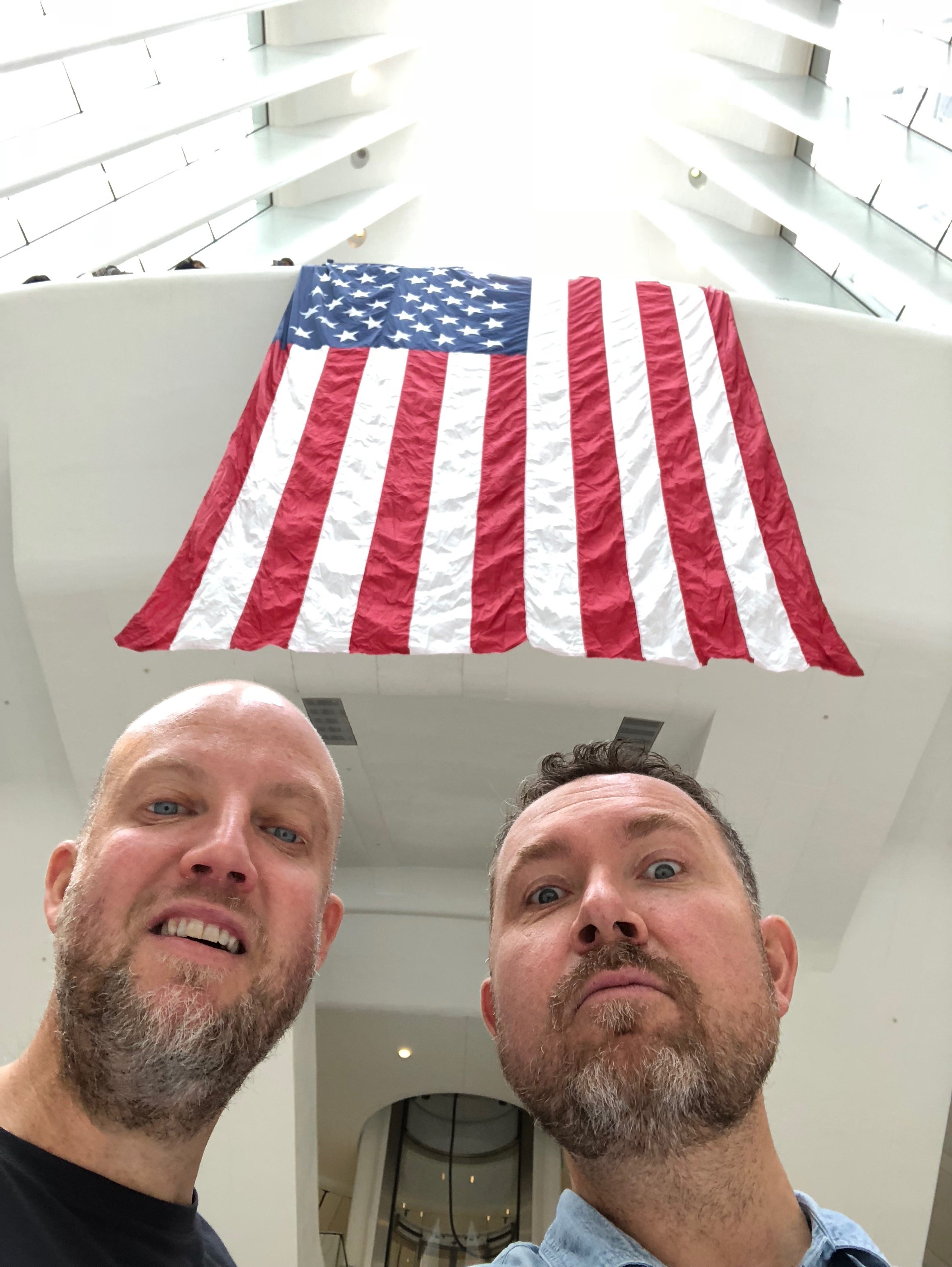 Graham og Morten under det amerikanske flagget